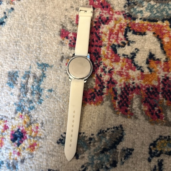 Geneva // off-white silicone adjustable analog watch with silver closure - Picture 2 of 4